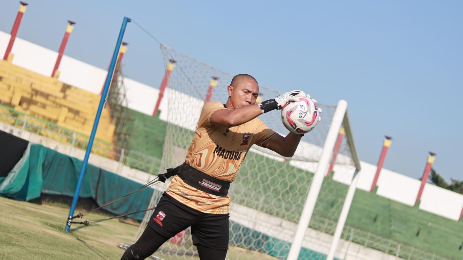 Kiper Madura United