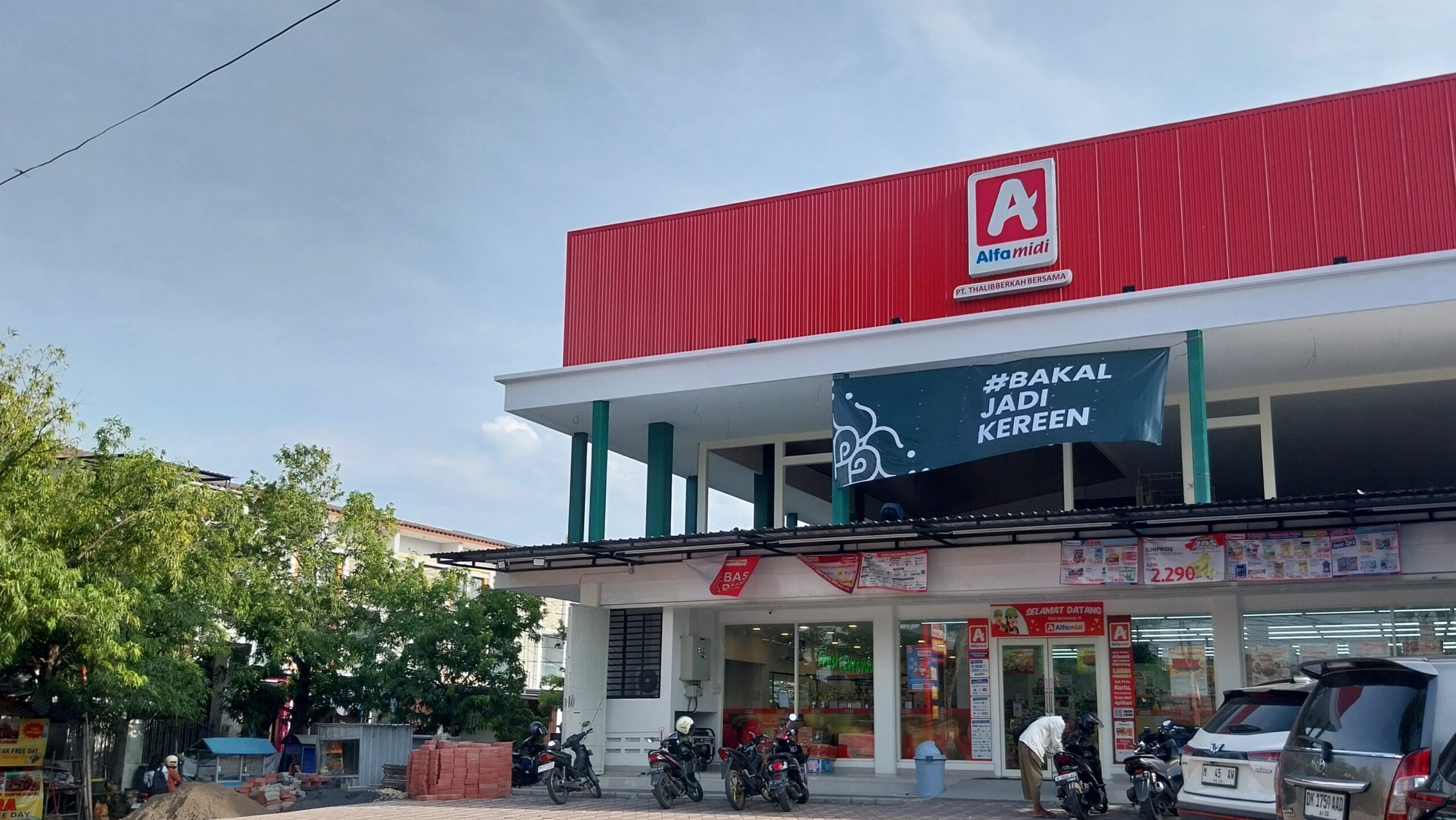 Toko modern Alfamidi Pamekasan