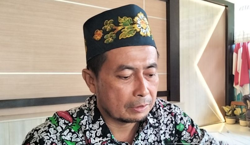 TIDAK TINGGAL DIAM: Kades Rek Kerrek Fadli keberatan dengan keberadaan Dapur MBG di daerahnya. (Sitti Romlah/Kabar Madura)