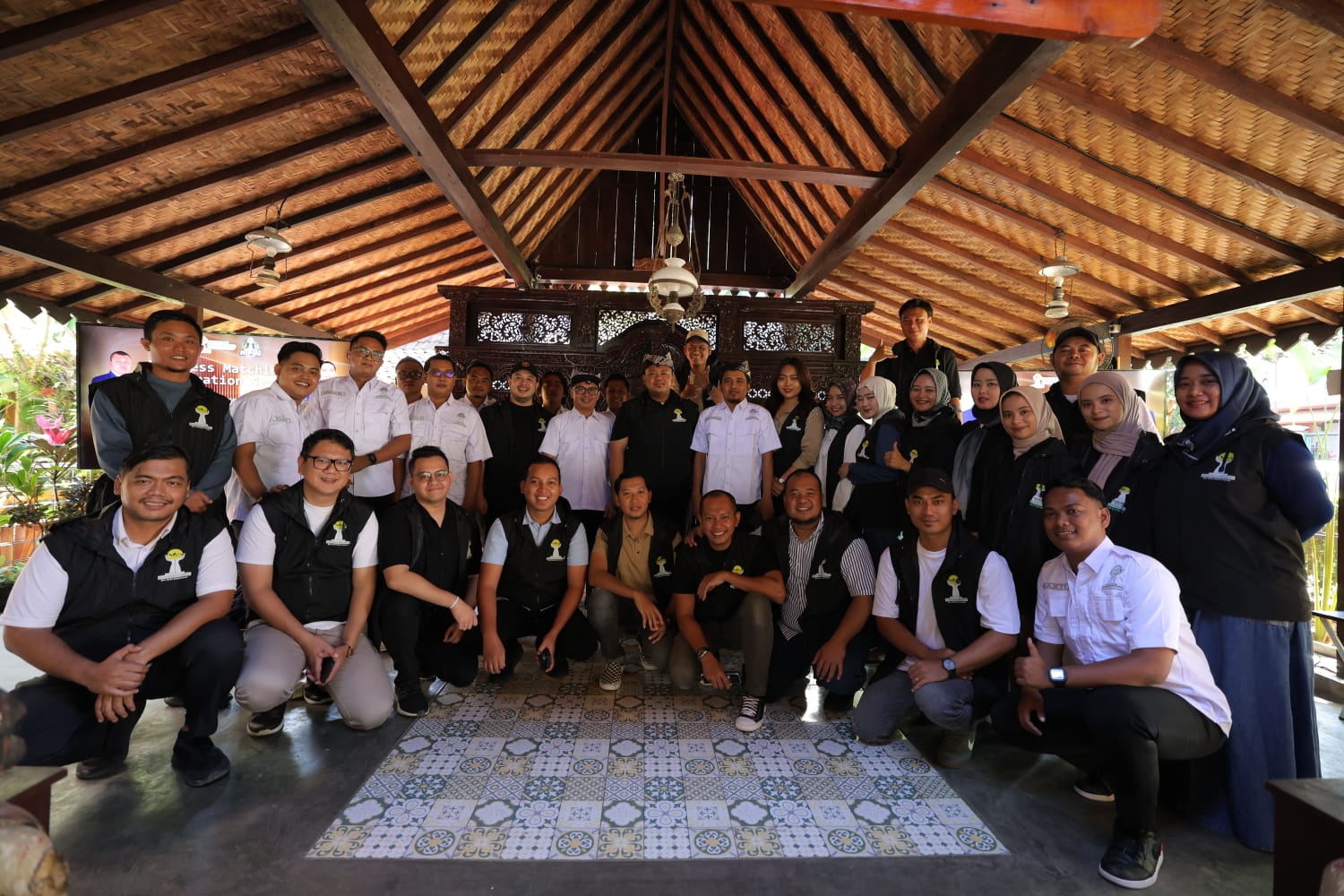 MENCERAHKAN: BPC HIPMI Pamekasan dan HIPMI Banyuwangi berkolaborasi dalam menguatkan harmoni, sinergi, dan kolaborasi. (Khoyrul Umam Syarif/Kabar Madura)