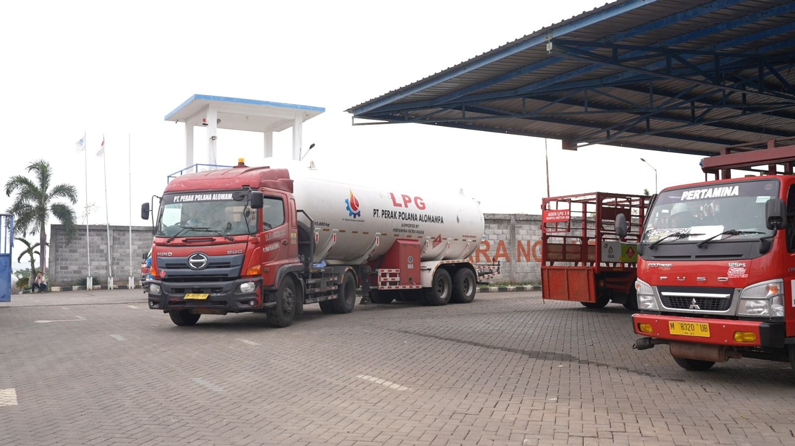 MENYEJAHTERAKAN: Layanan PT Pojur Group mempermudah masyarakat mendapatkan LPG subsidi. (Taufiq Hidayat/Kabar Madura)