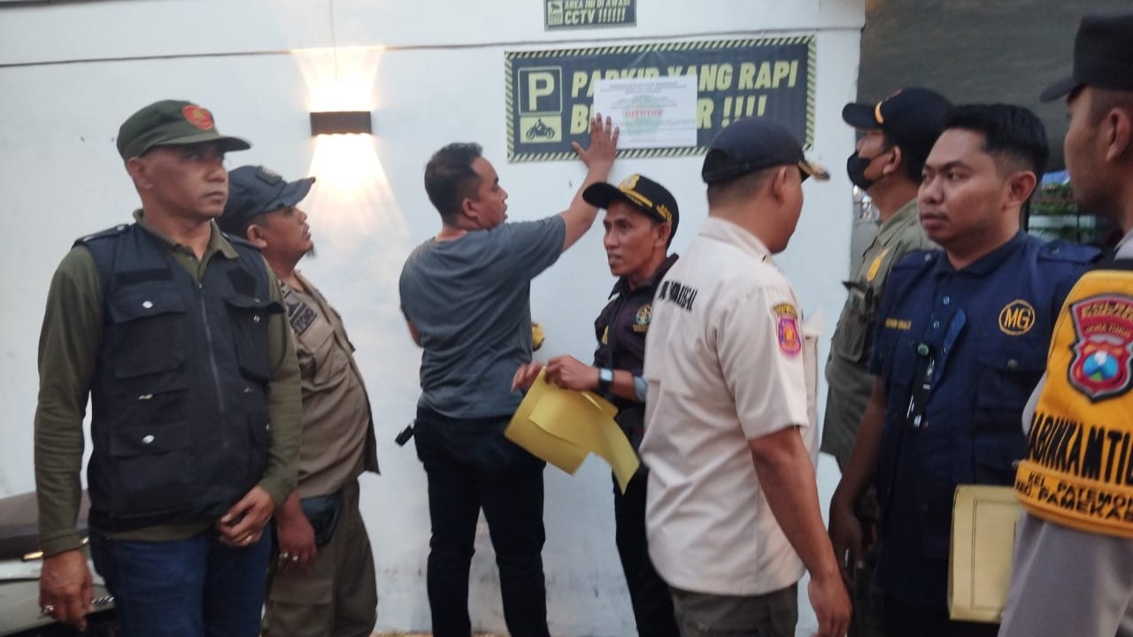 SESUAI ATURAN: Direktur LBH Pusara Marsuto Alfianto mendukung Pemkab Pamekasan menertibkan kafe tak berizin. (Khoyrul Umam Syarif/Kabar Madura)