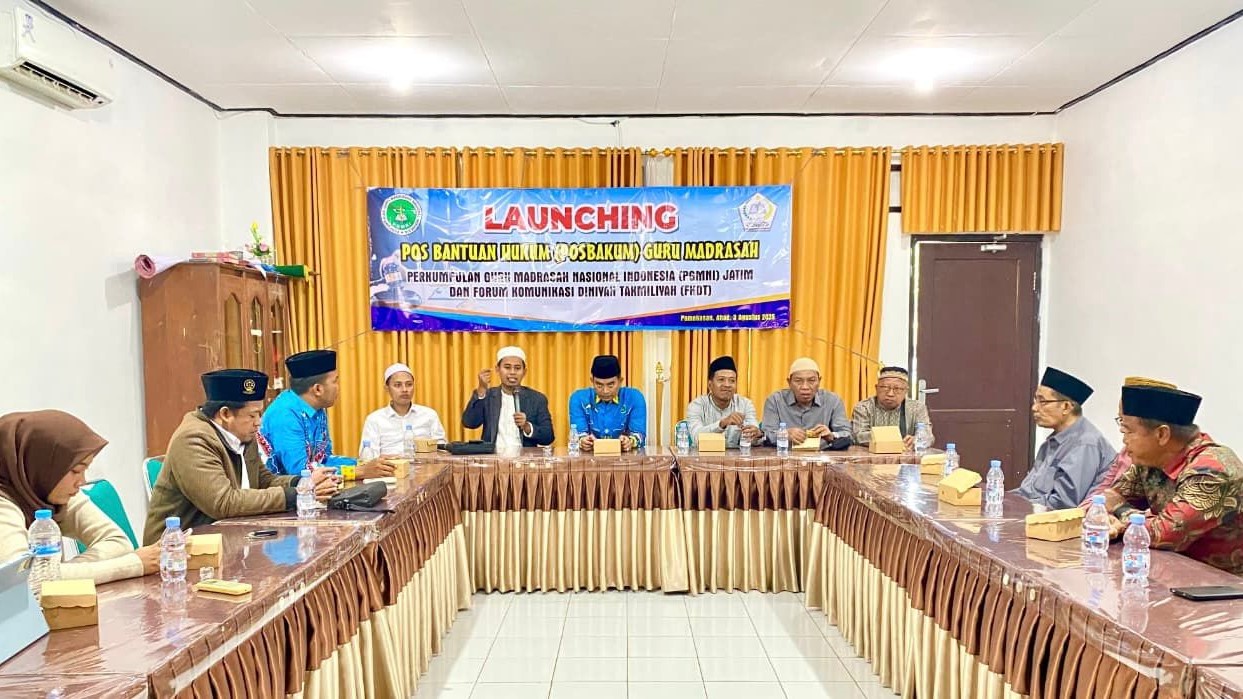 PEDULI: PGMNI Jatim melaunching Posbakum guna memberikan perlindungan hukum kepada guru maupun siswa madrasah. (Khoyrul Umam Syarif/Kabar Madura)