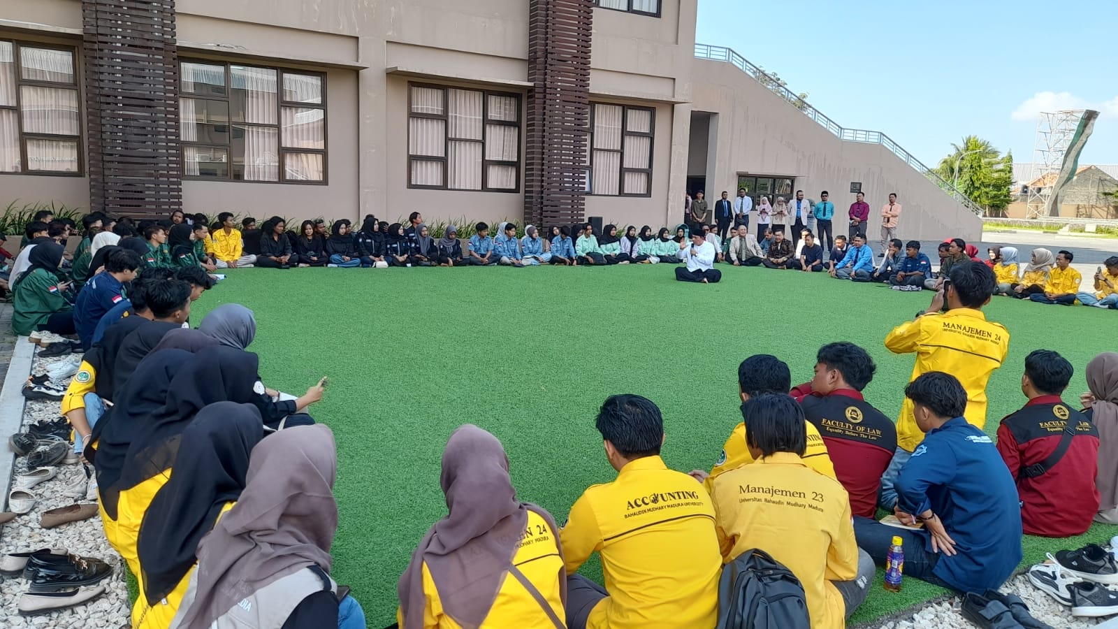 TERUS DIPERHATIKAN: Persiapan semakin matang, Maba UNIBA Madura diminta update informasi seputar SOeCI. (Moh. Razin/Kabar Madura)