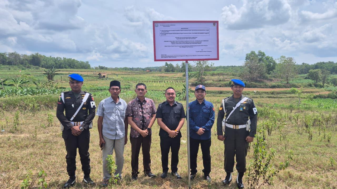 TEGAS: Usai menetapkan tersangka Tipikor gadai emas UPS Palengaan, Kejari Pamekasan menyita aset milik tersangka H. (Khoyrul Umam Syarif/Kabar Madura)