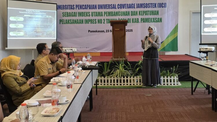 SINKRON: BPJS Ketenagakerjaan Pamekasan saat melaksanakan kegiatan UCJ. (Khoyrul Umam Syarif/Kabar Madura)