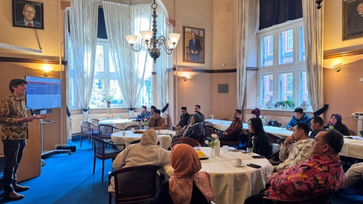 FANTASTIK: Dosen UIN Madura Erie Hariyanto tampil di konferensi internasional The 4th PCINU Belanda’s Biennial International Conference di University of Groningen, Belanda. (Khoyrul Umam Syarif/Kabar Madura)