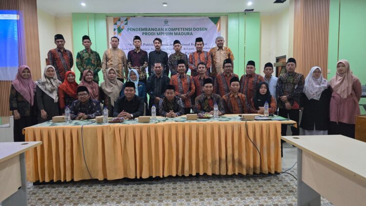 BERTINDAK GLOBAL: Dosen UIN Madura dibekali strategi agar karyanya bisa tembus Jurnal Scopus. (Khoyrul Umam Syarif/Kabar Madura)