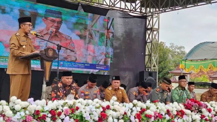 SELALU ENERJIK: Di momentum Haru Sumpah Pemuda, Bupati Pamekasan KH. Kholilurrahman mengajak para pemuda untuk meneguhkan spirit persatuan demi keutuhan bangsa. (Khoyrul Umam Syarif/Kabar Madura)