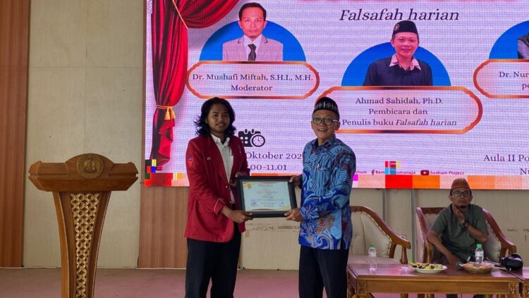 Perkaya Khazanah Keilmuan, BEM FSH Unuja Gelar Bedah Buku Falsafah Harian