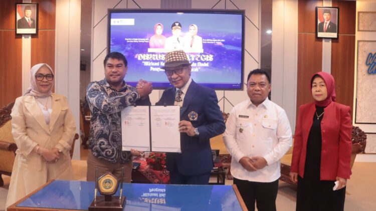 SEMANGAT: Dalam mendukung ekonomi biru, Fikom Unitomo menggandeng Halmahera Utara. (Yoeli/Kabar Madura