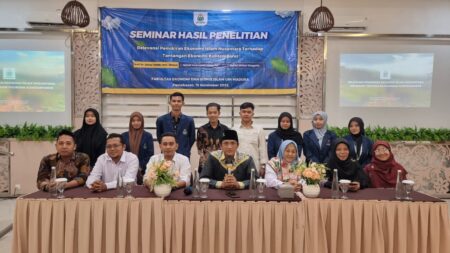 INOVATIF: Para peneliti berfoto bersama usai presentasi. (Khoyrul Umam Syarif/Kabar Madura)