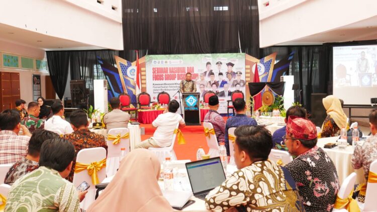 SEMANGAT: Bupati Sampang H. Slamet Junaidi menyatakan dukungannya sepenuh hati untuk KEK Tembakau Madura. (Moh Subhan/Kabar Madura)