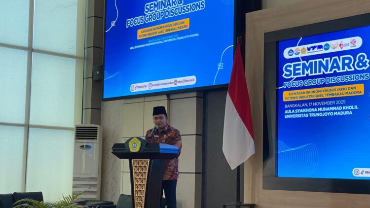 TIDAK NANGGUNG: Anggota DPR RI Slamet Ariyadi menyatakan dukungannya terhadap KEK Tembakau Madura. (Subairi Muzakki/Kabar Madura)