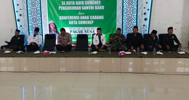 FUTURISTIK: Moh. Saifa Ibadillah (Gus Ibad), Dewan Pengasuh Ponpes Mathali'ul Anwar Pangarangan, menyampaikan sambutan usai ditetapkan secara aklamasi sebagai Ketua PAC Pagar Nusa Kota Sumenep masa khidmat 2026-2030. (Slow/Kabar Madura)