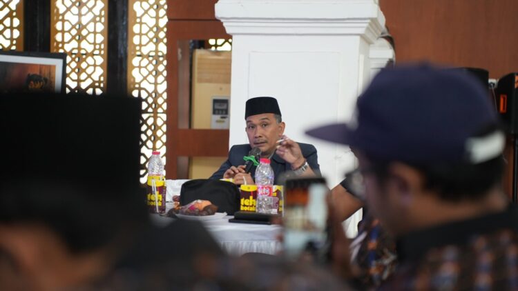 Achmad Muhlis, Guru Besar Sosiologi Pendidikan Islam dan Direktur Utama IBS PKMKK. (Ist/Kabar Madura)