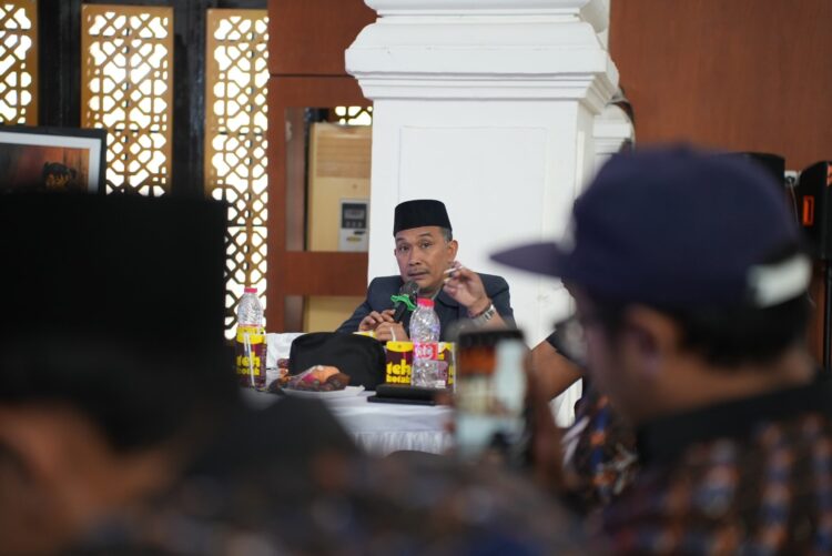 Achmad Muhlis, Guru Besar Sosiologi Pendidikan Islam dan Direktur Utama IBS PKMKK. (Ist/Kabar Madura)