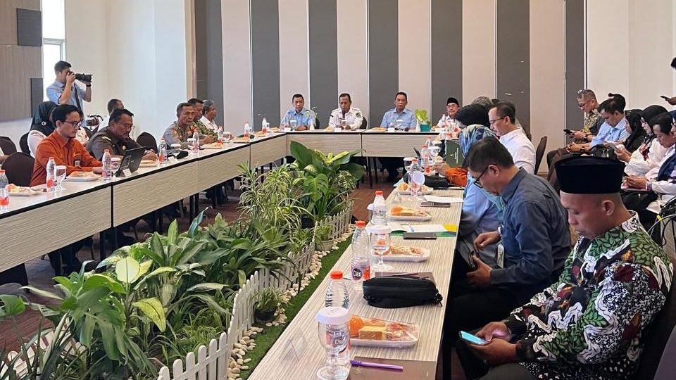 SEMANGAT: Suasana pertemuan Satgas MBG bersama Deputi Bidang Pemantauan dan Pengawasan BGN. (Ist/Kabar Madura)